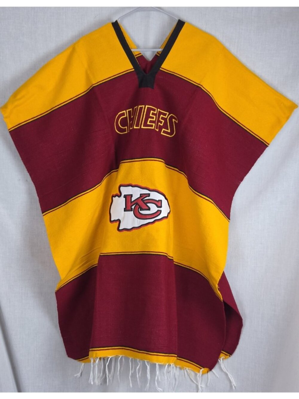 NFL Poncho Kansas City Chiefs KC NWOT One Size Pullover Football Arrow Champions